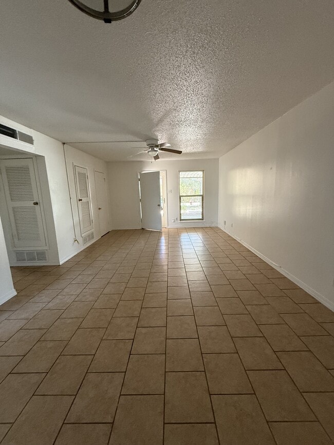 Building Photo - 6828 Escondido Dr