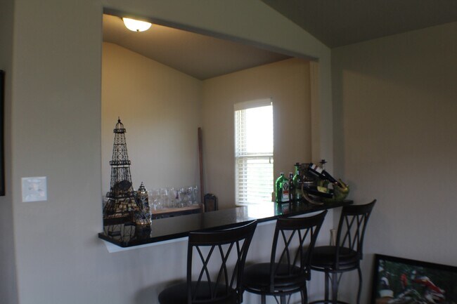 Building Photo - Beautiful spacious rental with fabulous up...