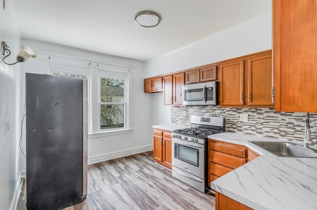 Building Photo - 142 Humphrey Ave