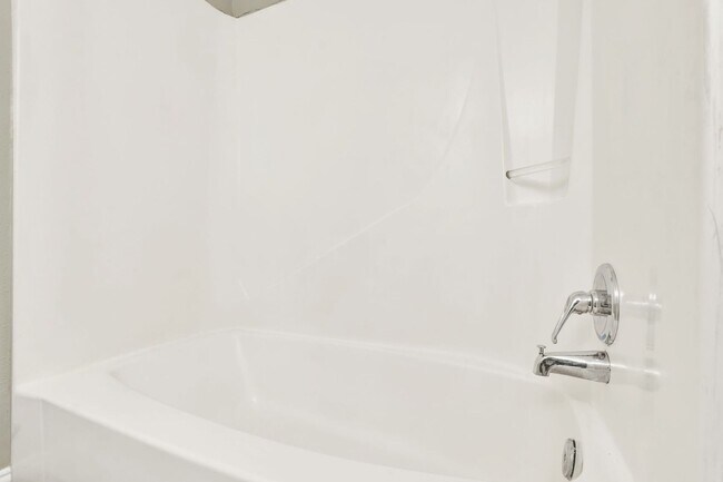 Building Photo - Newly Renovated ~ Ground Floor Condo in th...