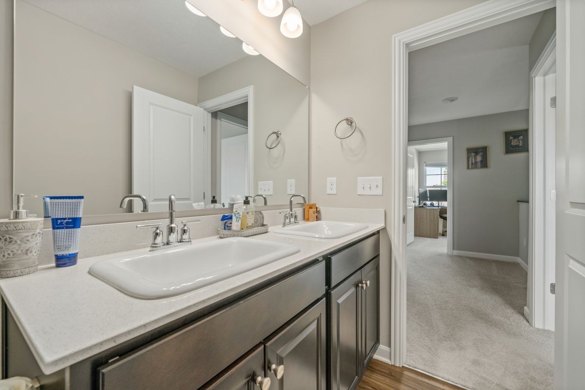 Building Photo - 1033 Quarry Oak Dr