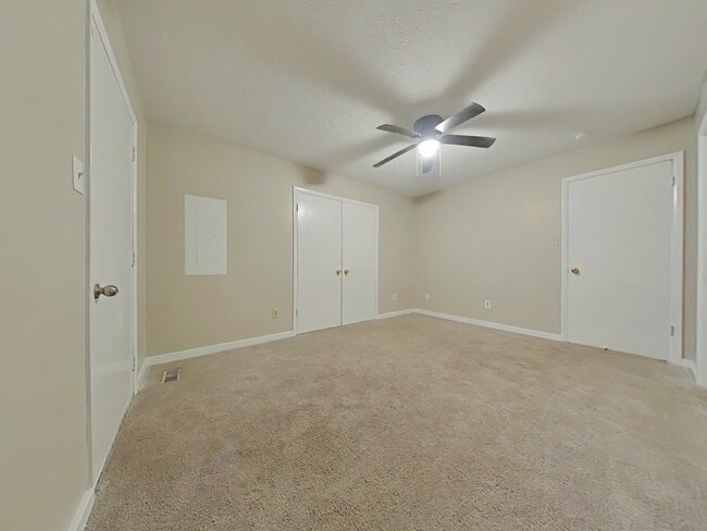 Building Photo - 857 Danish Dr