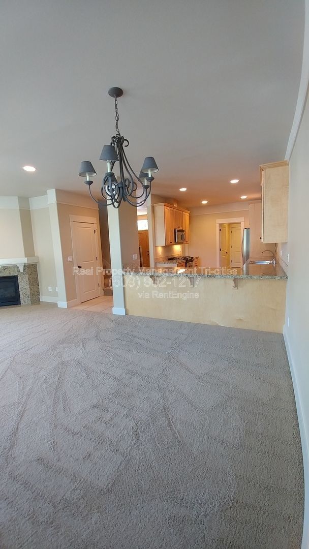 Building Photo - 459 Columbia Point Dr