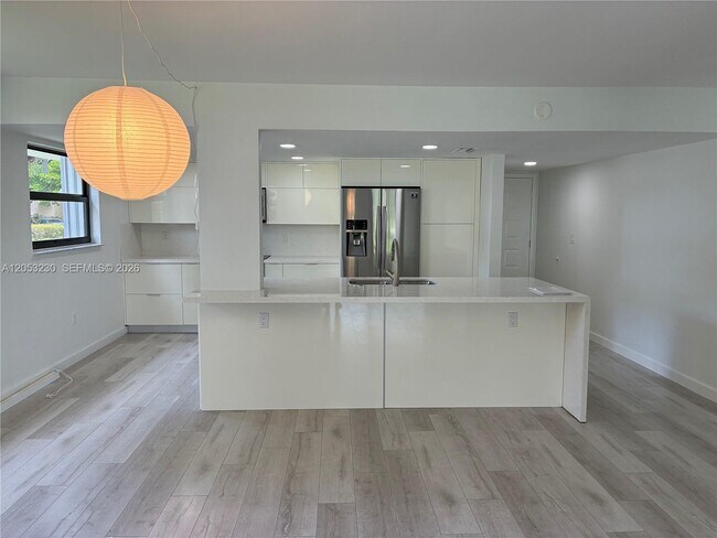 Building Photo - 16141 Blatt Blvd