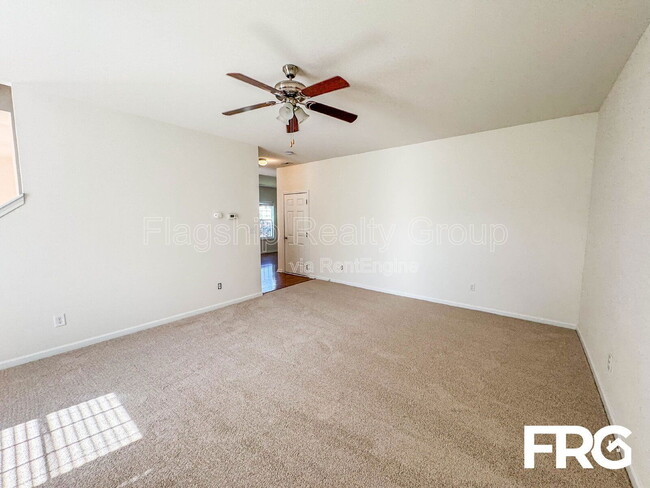 Building Photo - 1021 Jade Ln