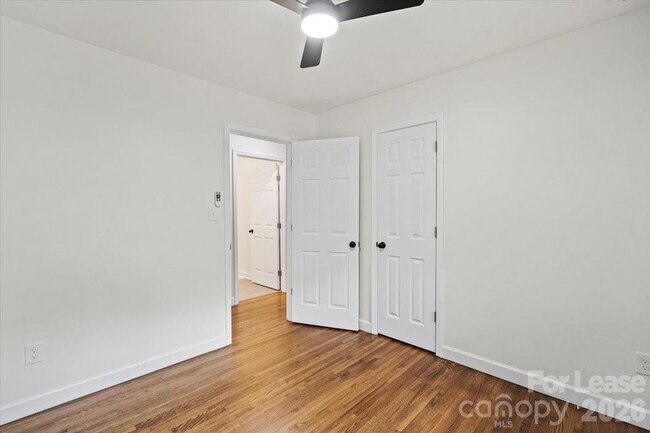 Building Photo - 2430 Dora Dr