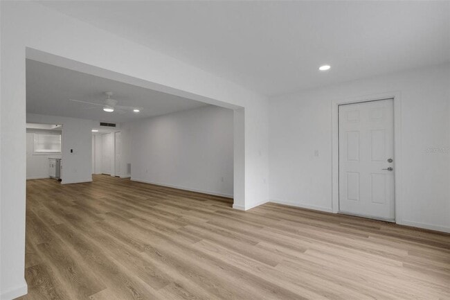 Building Photo - 2826 W Rainbow Cir