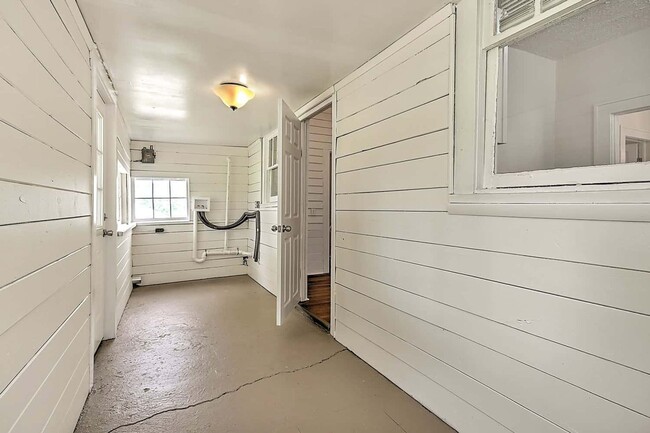 Building Photo - Modernized Historic 2 Bedroom 1 Bath Home ...