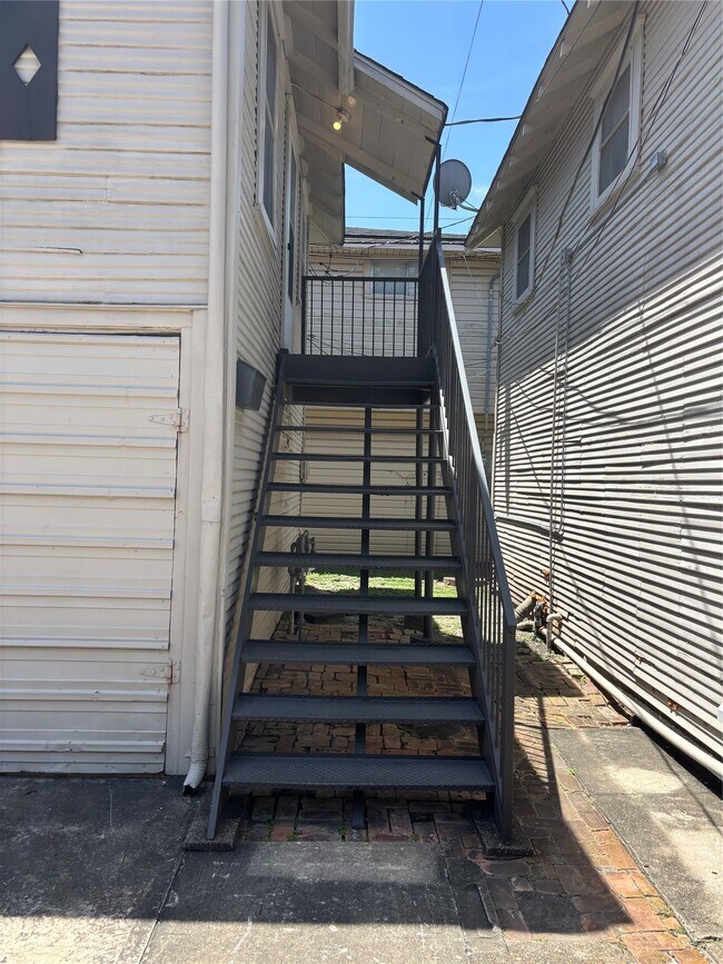Building Photo - 4304 Pease St
