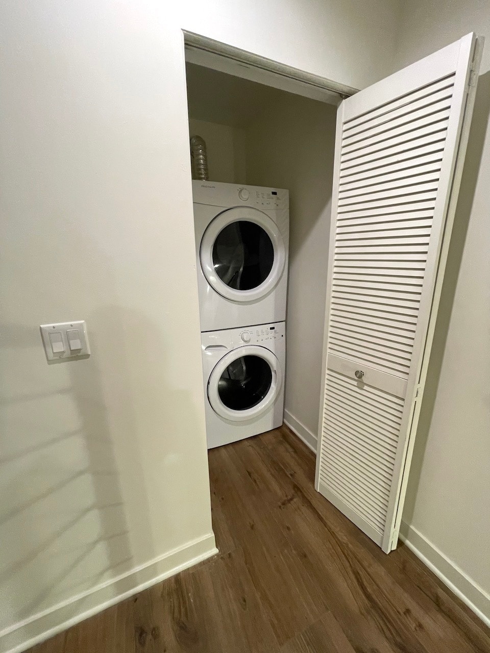 Building Photo - 6143 Fountain Ave