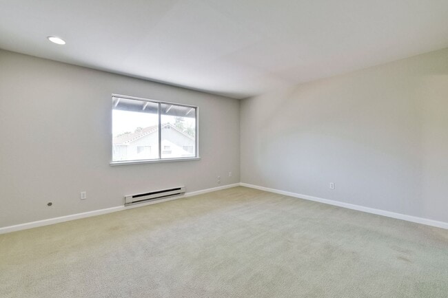 Building Photo - Very Spacious 2BR 2BA Condo in the Heart o...