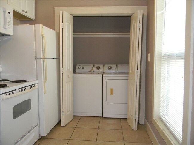 Building Photo - 2423 Avenue L