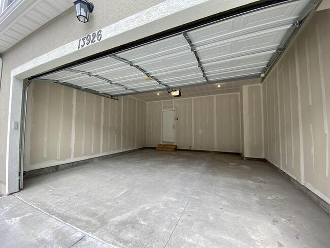 Building Photo - Herriman Townhome
