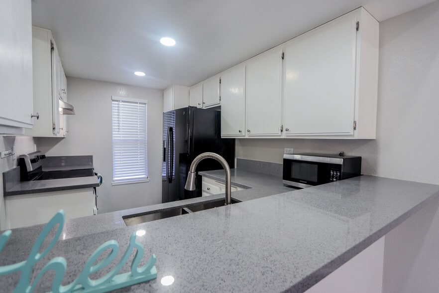 Building Photo - 1162 Desert Willow Ln