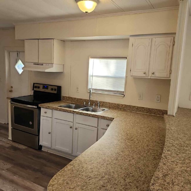 Building Photo - 85028 Patricia Ct