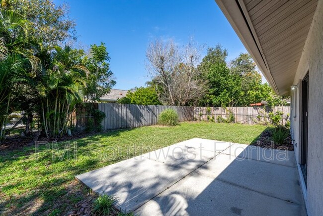 Building Photo - 1027 Deer Hollow Way