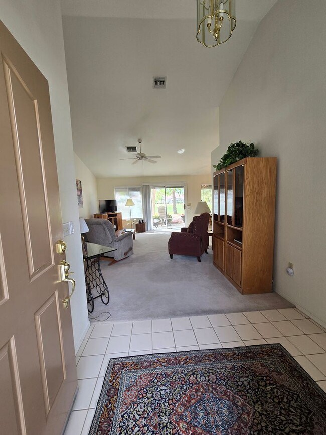 Building Photo - Fully Furnished single story 2 bed 2 bath ...
