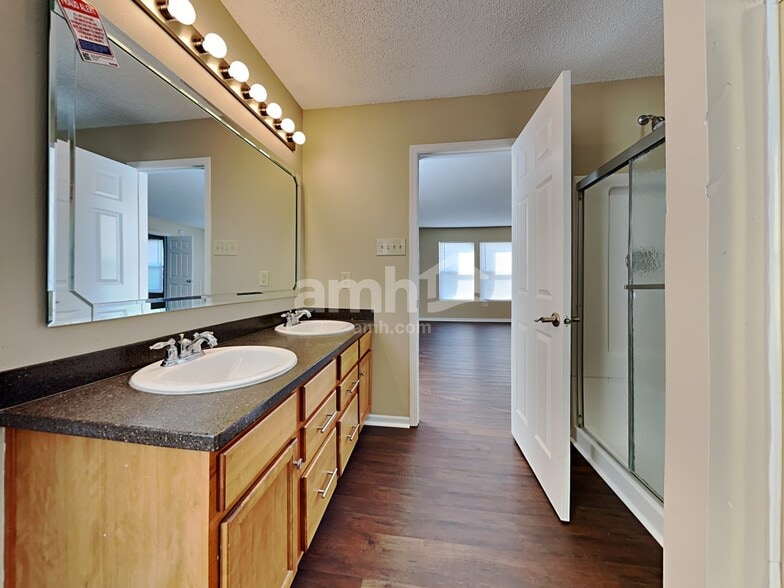 Building Photo - 936 Shenandoah Way