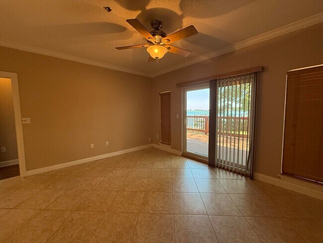 Building Photo - 5 Laguna St