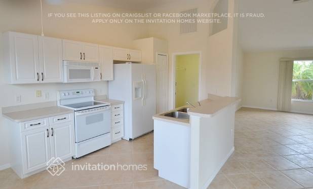 Building Photo - 4893 Fairlane Dr