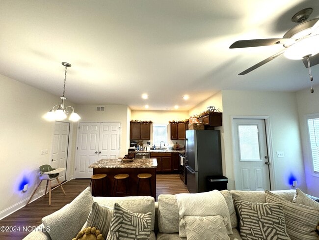 Building Photo - 148 Broadleaf Dr