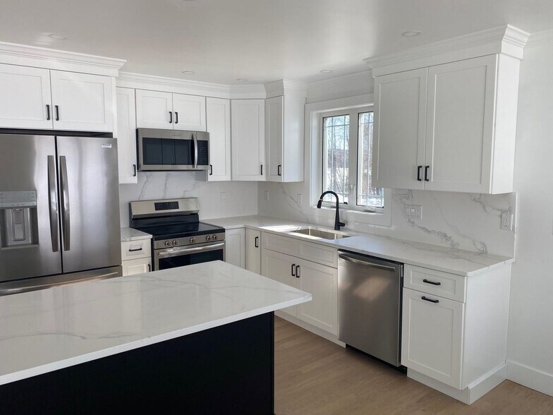 Building Photo - 53 River