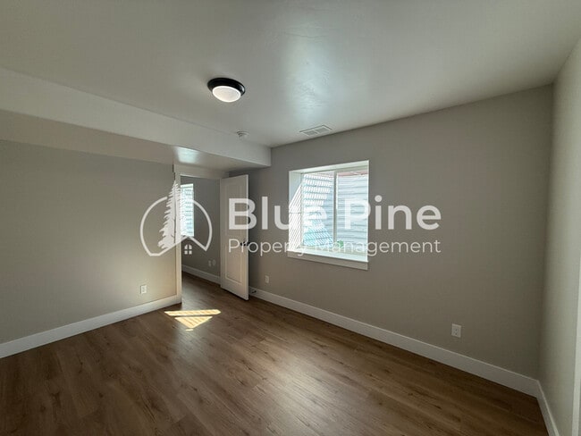 Building Photo - 3758 Inglewood Dr