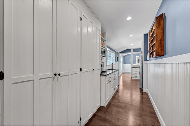 Building Photo - 312 S Dogwood St