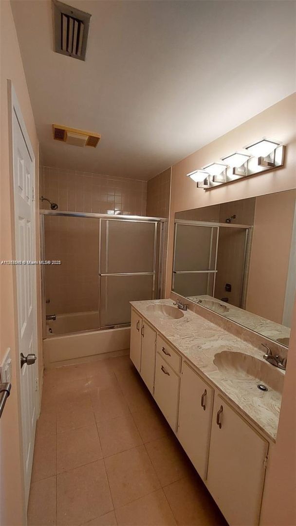 Building Photo - 4226 Landar Dr