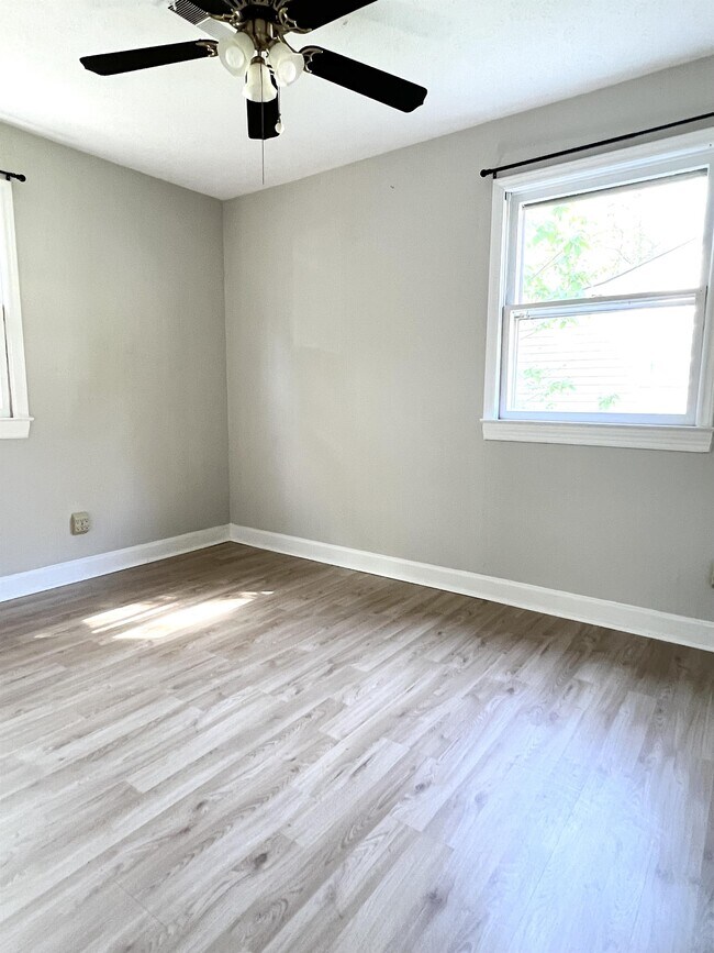 Building Photo - 1311 Joyce St