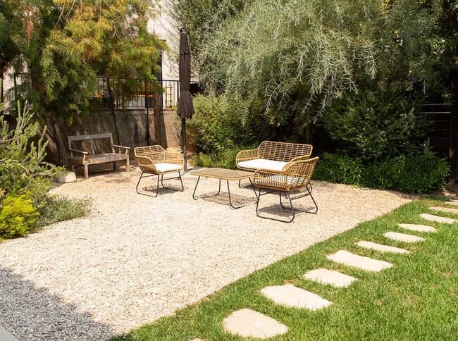 Building Photo - 942 20th St