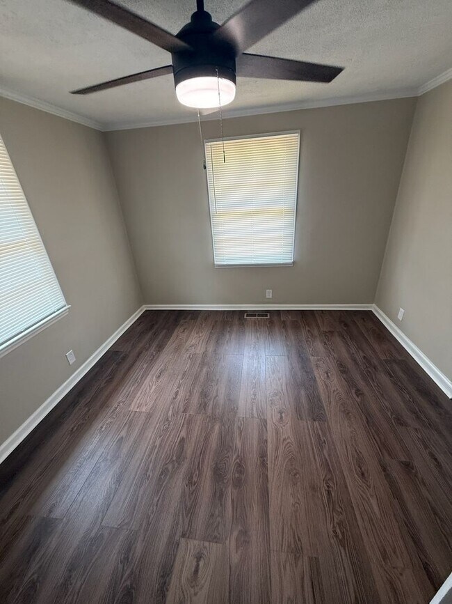 Building Photo - New on Newberg