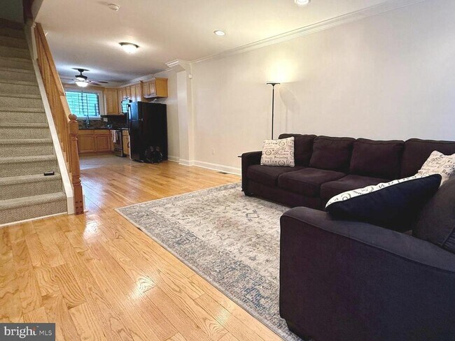 Primary Photo - 1551 S Lambert St