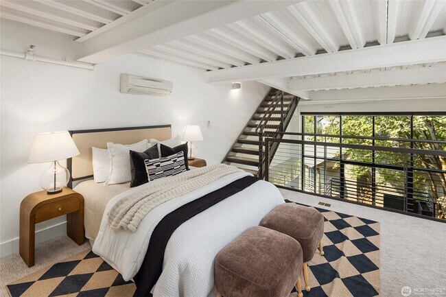 Building Photo - 1Bd/1.5Ba Seattle Condo