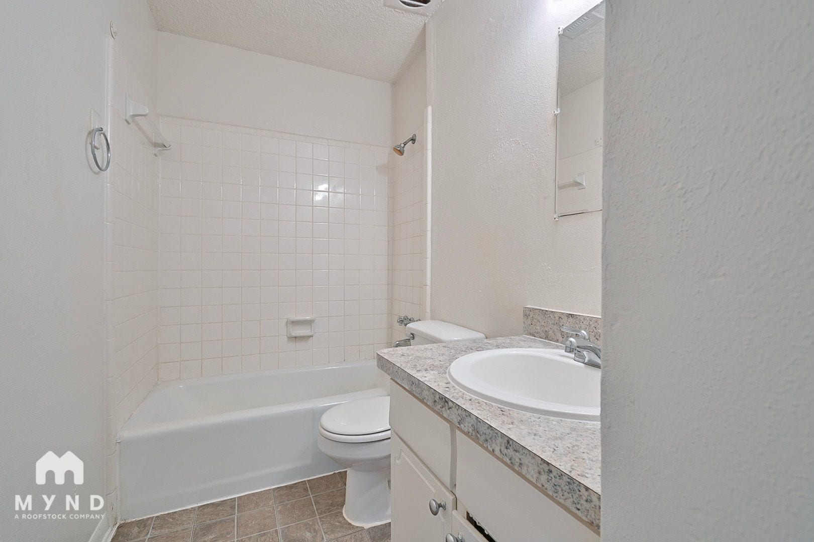 Building Photo - 712 Meadowglen Dr