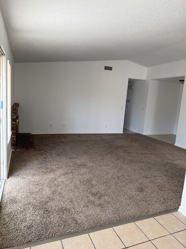 Building Photo - Newly painted throughout, new garage door ...