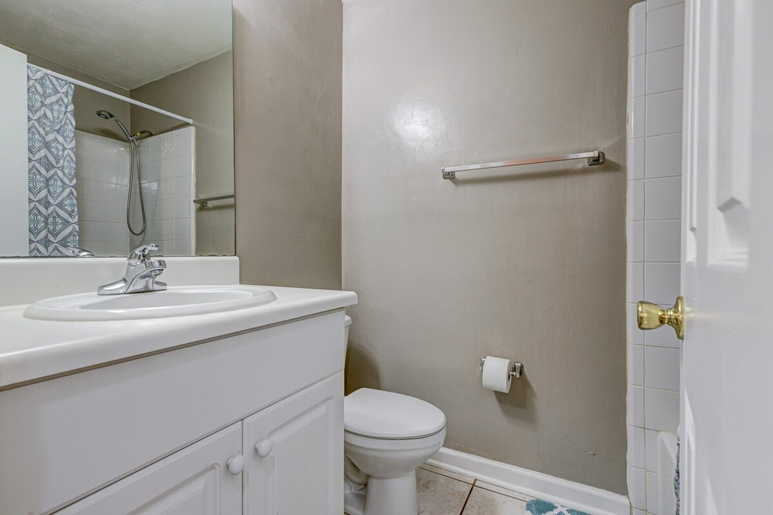 Building Photo - 221 Cactus St