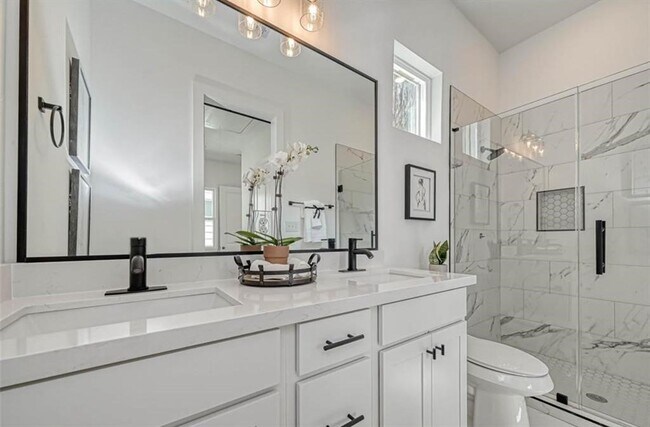 Building Photo - 8405 Schneider St