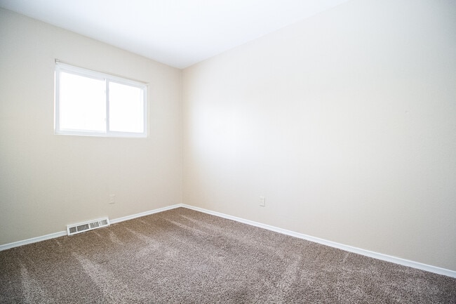 Building Photo - 2038 Airline Ave