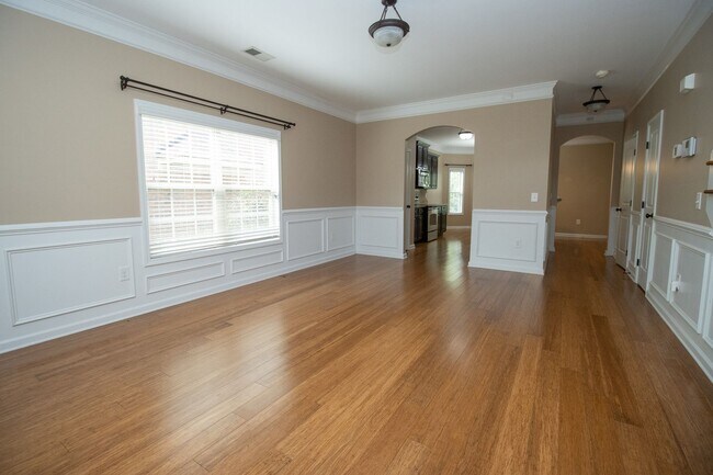 Building Photo - Elegant All-Brick 4 Bedroom Home on a Quie...