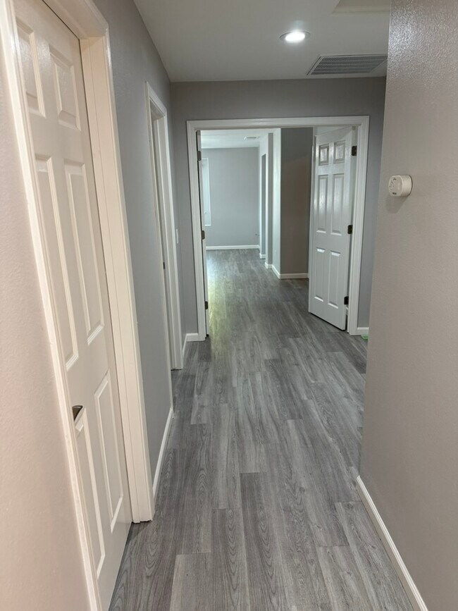 Building Photo - 94 Venus Court