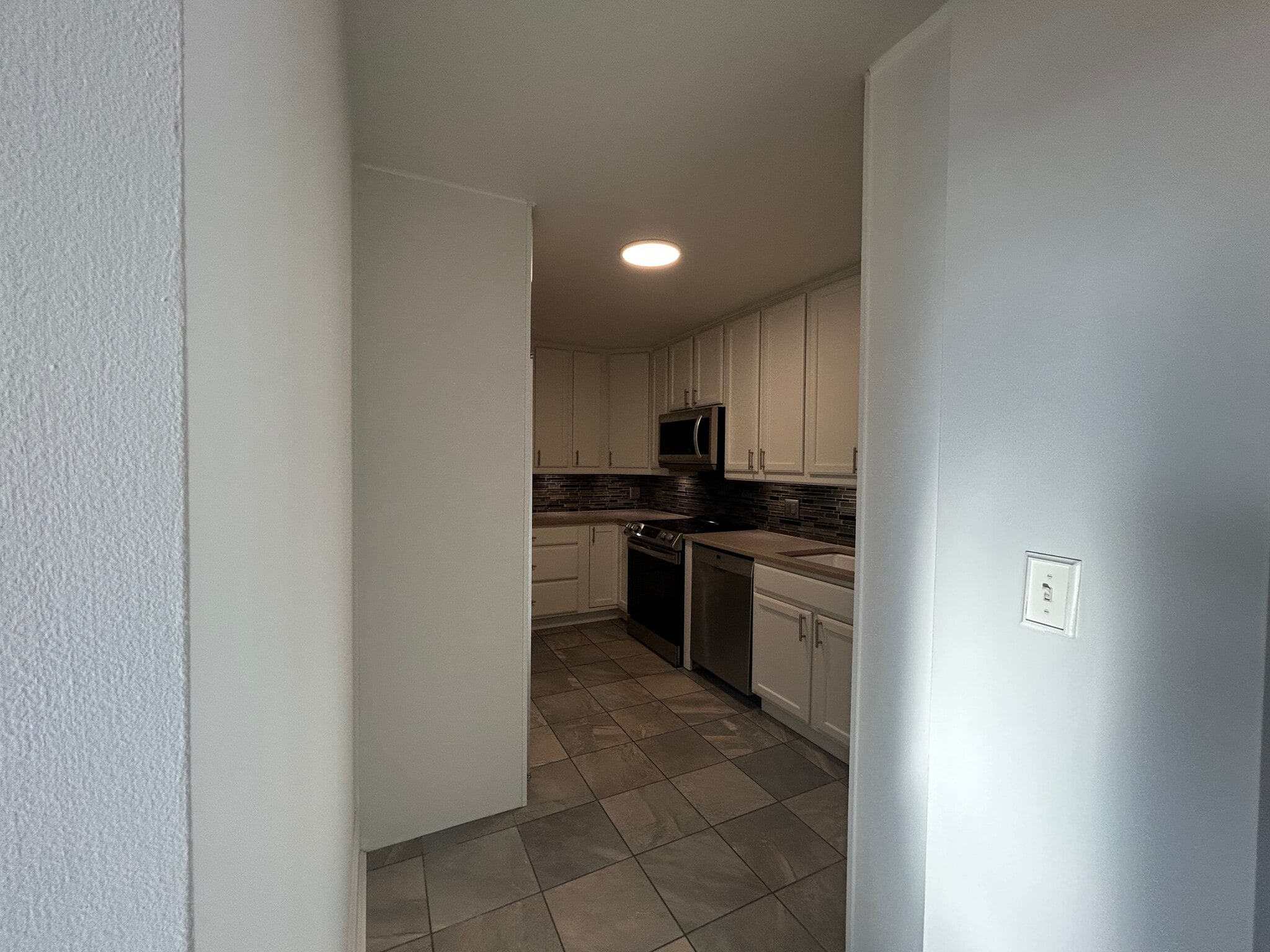 Building Photo - 1350 N Dearborn St