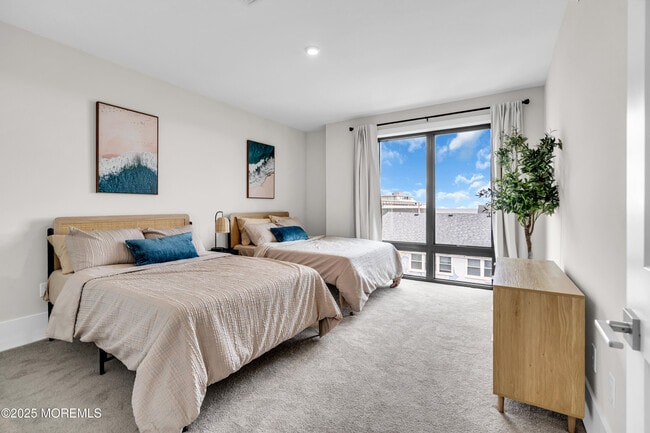 Building Photo - 218 3rd Ave