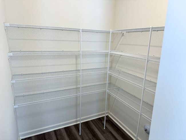 Building Photo - Brand new 2100sqft 4-bedroom / 3-Bath in t...