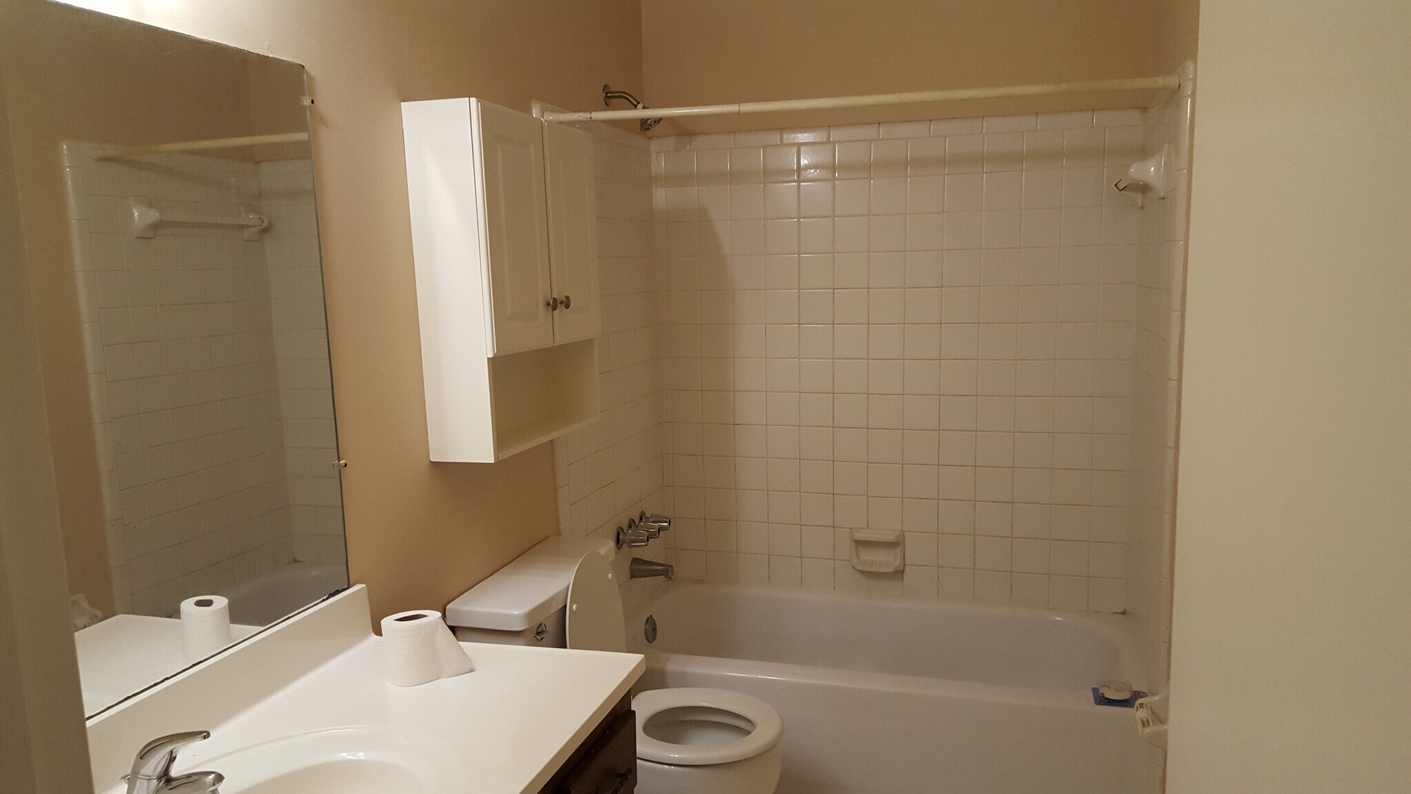 bath - 6441 Gillespie Rd