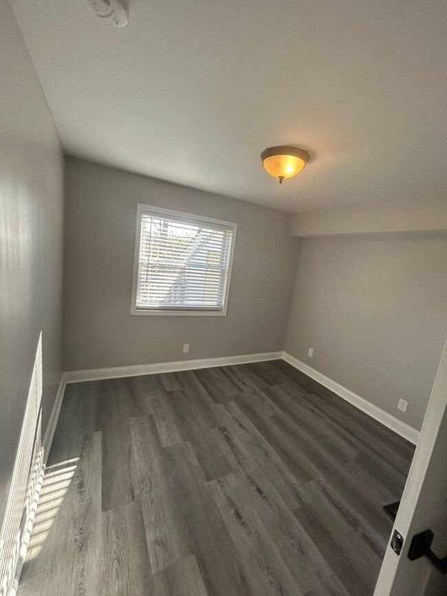 Building Photo - This fully renovated & updated 3 Bedroom a...