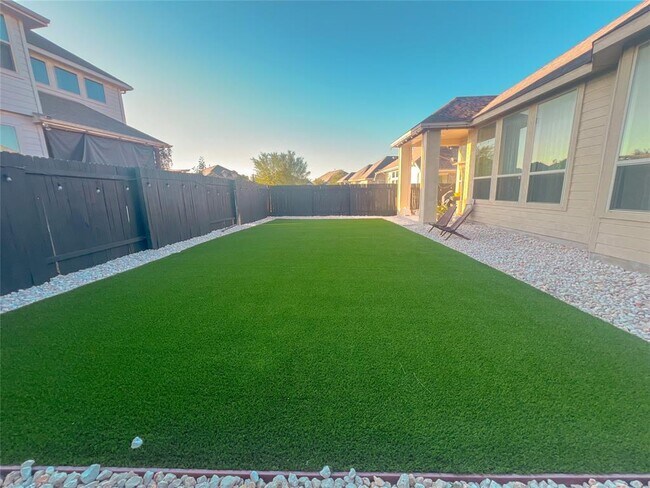 Building Photo - 163 Billowing Way