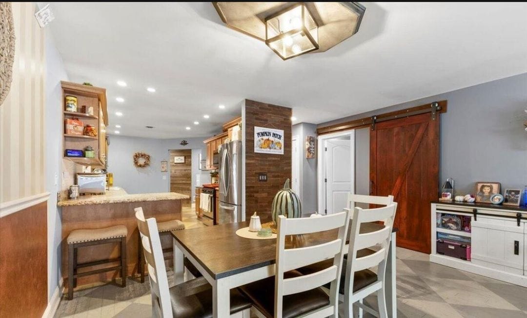 Building Photo - 949 Hudson Ave