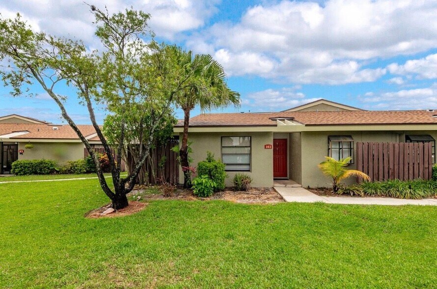 Building Photo - 161 Meadows Dr