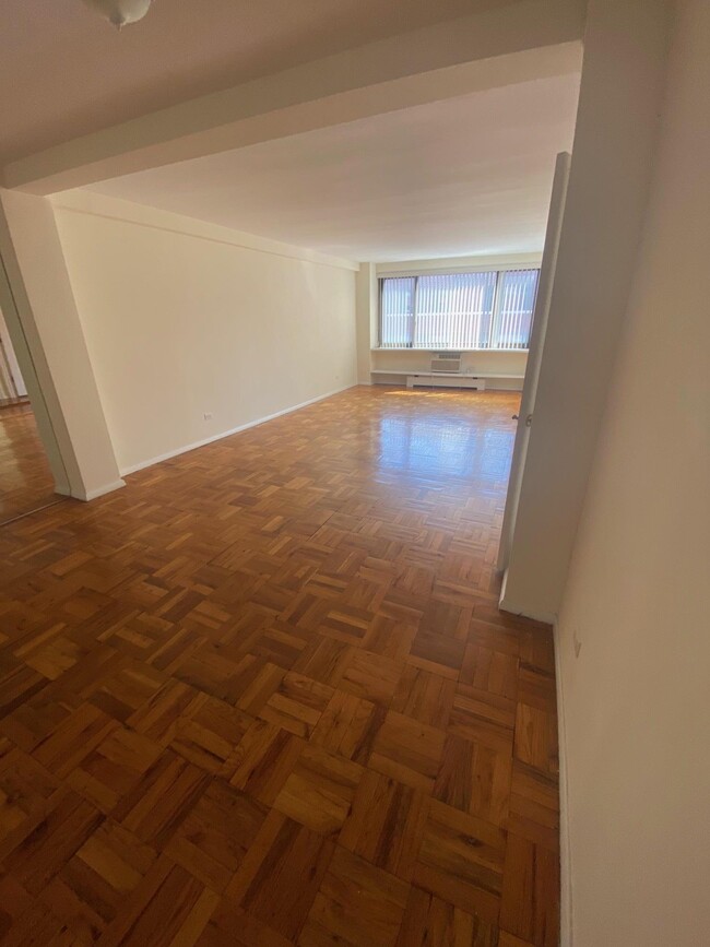 Building Photo - 420 E 64th St